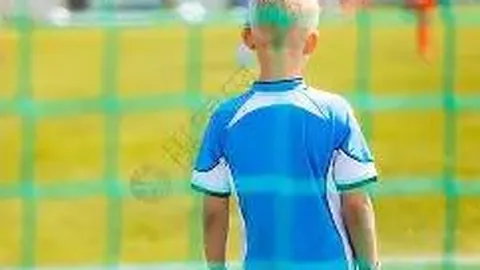 亚历山大裁判将执法国王杯半决赛首回合巴塞罗那对马德里竞技的比赛